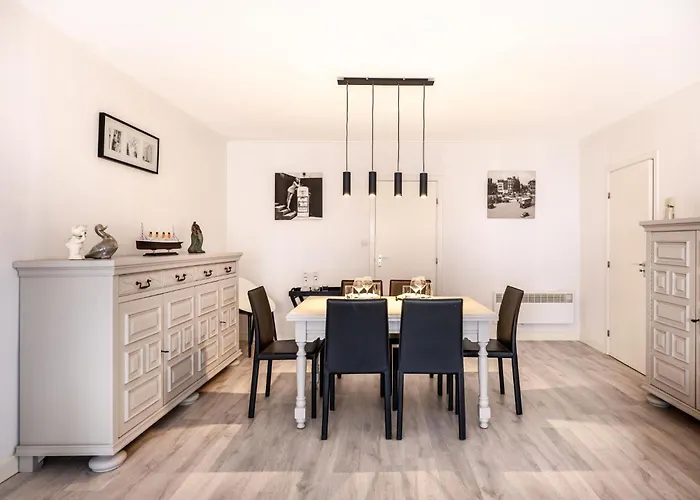 Permieres Loges Apartment